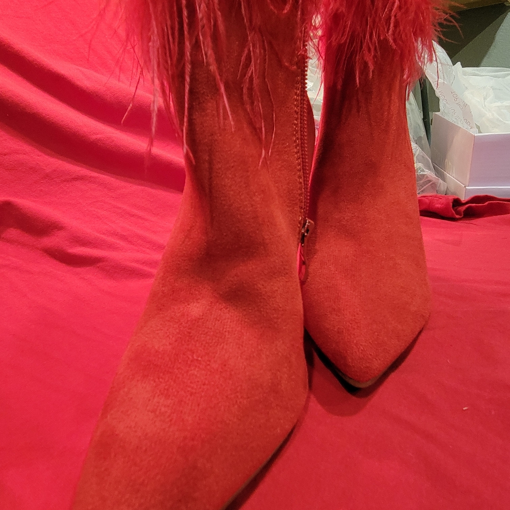 TOP Moda Red Feathered Heeled Boots